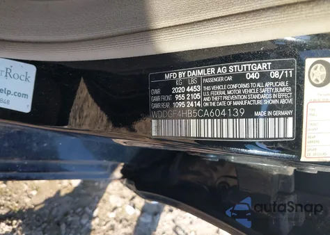 2012 Mercedes-Benz C 250 Sport z USA, uszkodzony, nr VIN WDDGF4HB5CA604139